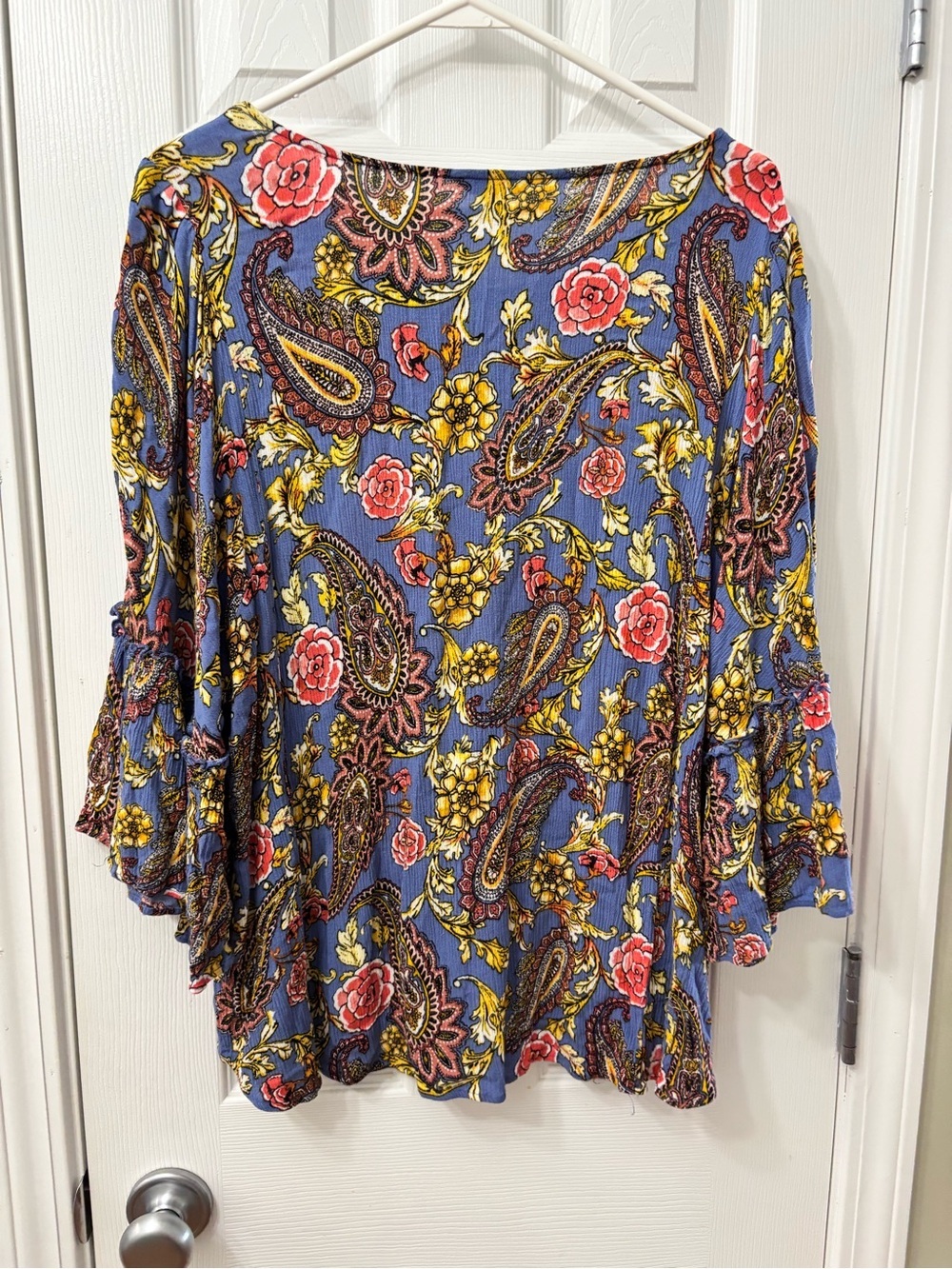Cato Women’s Plus Size 18/20 Paisley Floral Bell Sleeve Blouse Top Blue Multi - Picture 6 of 8